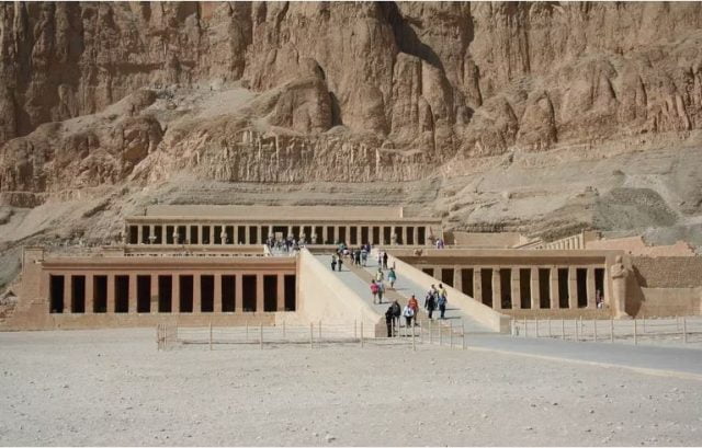 Al Dear Al Bahari temple